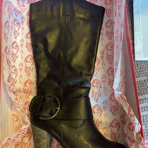 Torrid knee high Heel boots